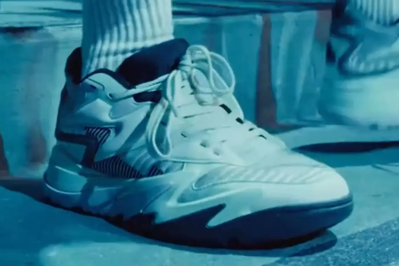 Side profile of the Dreamer Indie 5000, a low-top basketball silhouette with retro runner proportions