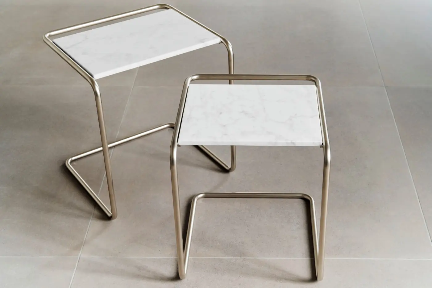 The S 411 lounge chair and S 1070 table shown together in the SERIOUS line finish