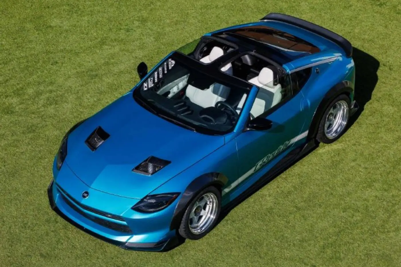 Front three-quarter view of the Nissan Z Kaze Concept with T-top roof panels removed